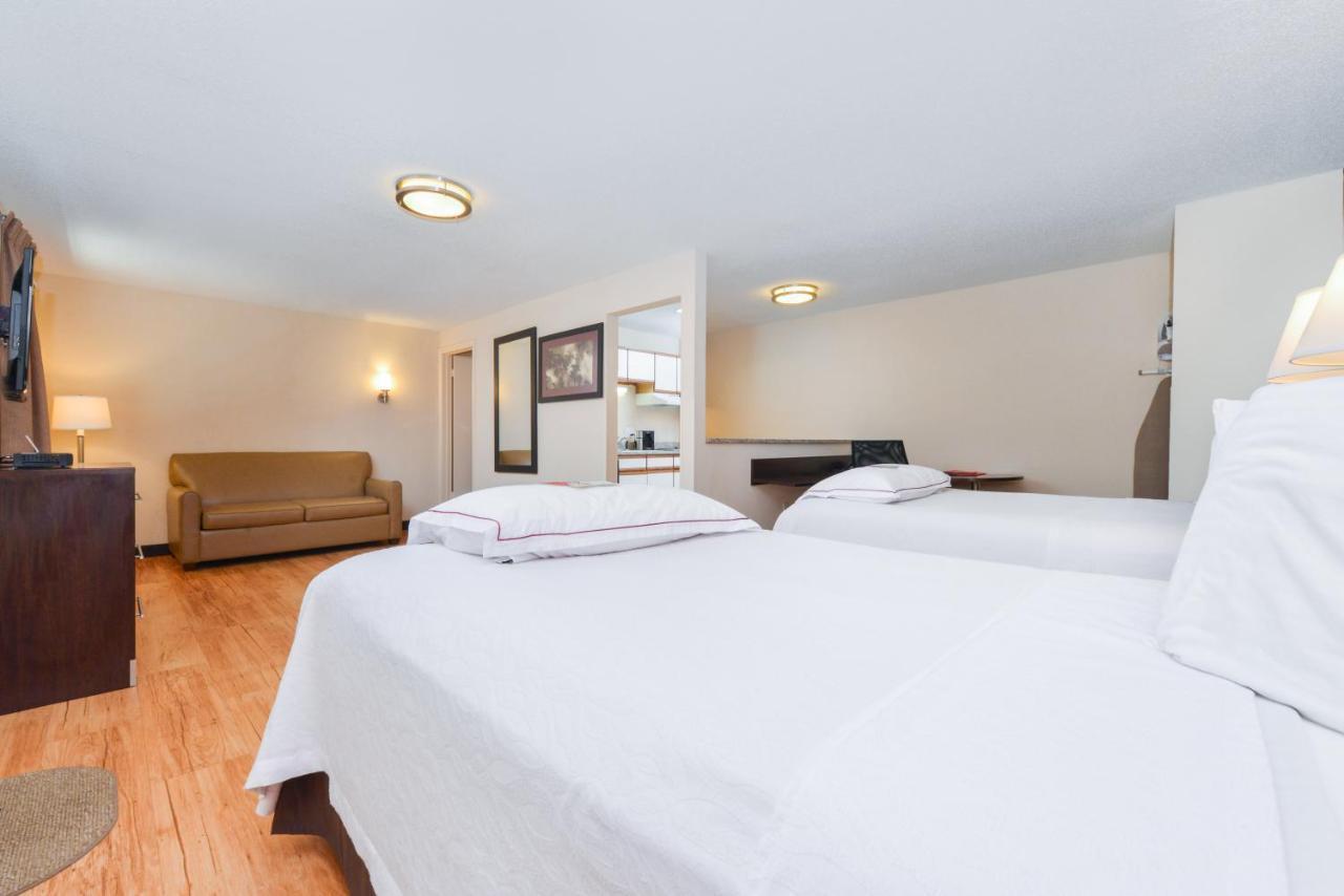 Red Roof Inn Plus+ & Suites Гилфорд Экстерьер фото